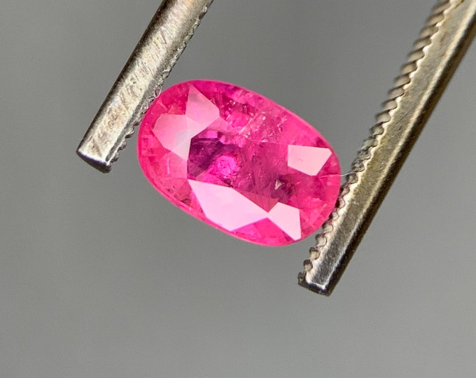 0.66ct. natural pink sapphire | Pink Sapphire | Heated | 6.3x4 | Madagascar | Gemstone | Faceted | gemstone | natural | jewelry #980