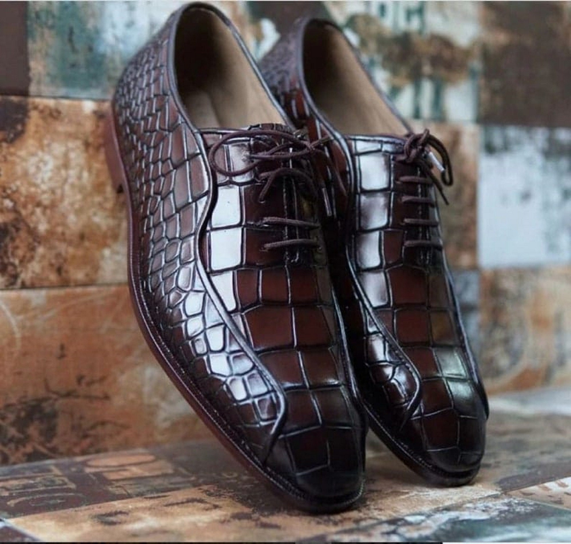 Luxury Handcrafted Crocodile Pattern Brown Patent Lace-up 