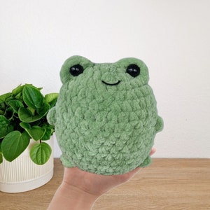 Plump Frog Plushie Giant Soft and Fluffy Crochet Amigurumi cute