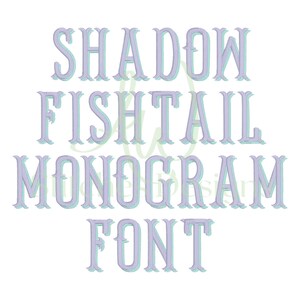 Peut inclure: Police de caract&egrave;res Shadow Fishtail Monogram, une police de caract&egrave;res num&eacute;rique avec un effet 3D superpos&eacute; en violet et vert.
