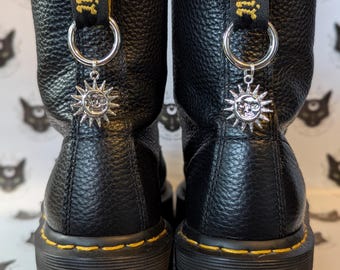 Dijes para botas con forma de sol y luna con pinchos plateados