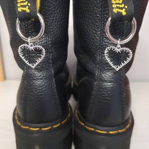 Spikey Herz Stiefel Anhänger
