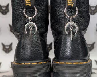 Dijes de plata para botas con púas colgantes