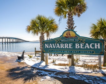 Plage de Navarre, le secret le mieux gardé de Floride, Panhandle Snow 2025, Between Destin and Pensacola, impression du pont de Navarre, Navarre FL, Floride.