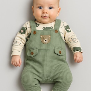 Ensemble 3 pièces pour bébé garçon : body à manches longues à motif ours en peluche, salopette verte en maille, chaussettes, 3-6-9 mois