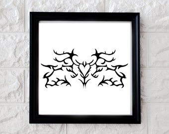 Puede incluir: Impresión enmarcada en blanco y negro de un diseño de corazón estilizado con dos ramas simétricas a cada lado.
