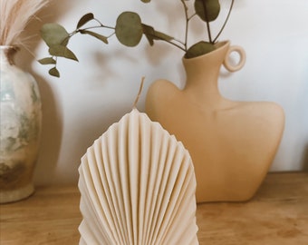 Handmade Shell Soy Wax Candle: Coastal Decor Gift