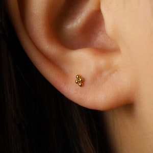 Threadless Push Pin Flat Back Labret 16G/18G/20G Stud Earrings Titanium Nickel Free Tragus Conch Everyday Earrings