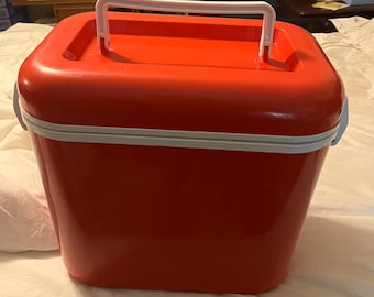 Vtg 1960s Ingrid Chicago Hard Plastic Picnic Cooler Ice Chest Red
