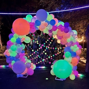 The Party Lounge  Globos, Articulos de fiesta, Arreglos con globos
