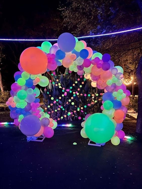 Arco de globos de neón, decoraciones para fiestas que brillan en