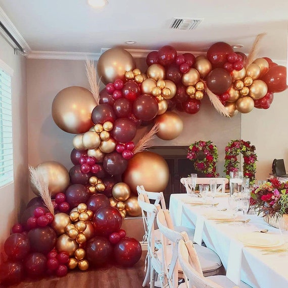Guirnalda de globos para decorar mesa imperial / Balloons Garland   Guirnalda de globos, Decoraciones de globos para fiesta, Ideas de  decoración de cumpleaños