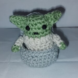 Star wars Mandalorian Grogu con cochecito