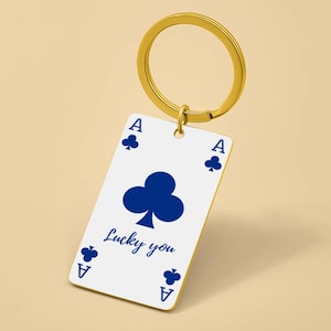Llavero rectangular de acero inoxidable con el amuleto de la suerte "Lucky You", ideal como regalo de cartas del Club Azul, símbolo de amor minimalista.