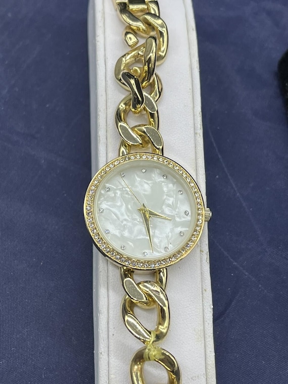 Rhinestone Decor Round Pointer Quartz Watch - image 1