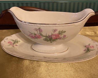 Vintage, Homer Laughlin Eggshell Georgian FastStand Gravy Boat in Heather Rose Pattern, 1940's