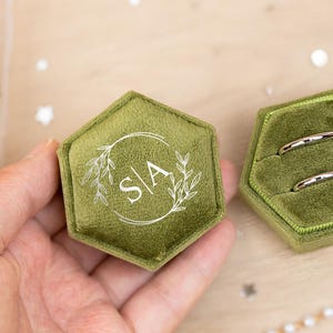Caja para anillos de boda con iniciales de pareja, caja de terciopelo personalizada para anillos, caja para anillos de compromiso, regalo de aniversario, soporte para anillos para ceremonia de boda