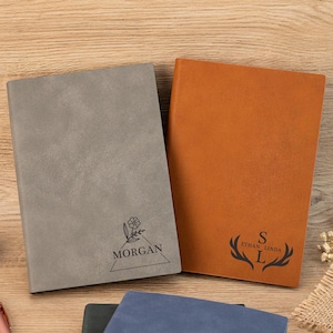 Cuaderno de cuero con iniciales personalizadas, diario de viaje grabado, diario de oración, cuaderno de cuero vegano A5, regalo de aniversario, regalo de empresa