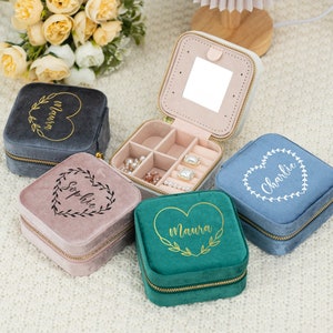 Portagioie in velluto con cuore e nome, portagioie personalizzato, regalo per la damigella d'onore, regalo per le donne, portagioie da viaggio per la mamma, regalo di compleanno