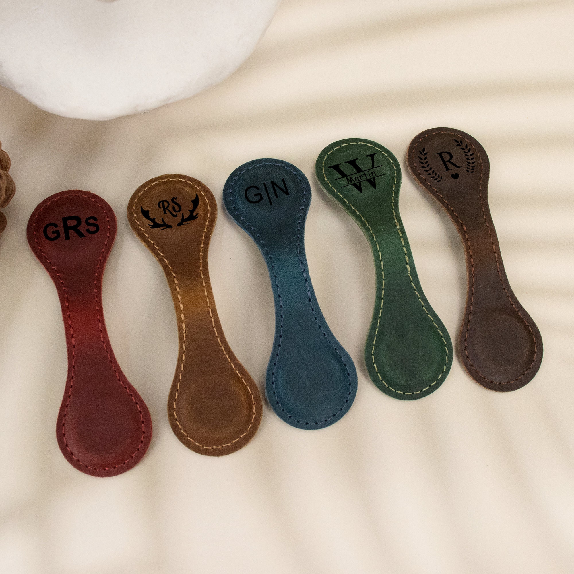 Personalized Leather Magnetic Bookmarks, Engraved Initials/Name Magnetic Book Mark, Gift for Readers,Book Lover Gifts, Gift for Men/Women