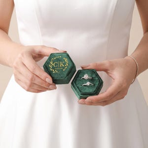 Scatola per fedi nuziali personalizzata, scatola per fedi in velluto per fidanzamento, portafedi per proposta di matrimonio, portafedi nuziali, regalo di nozze per cerimonia immagine 8