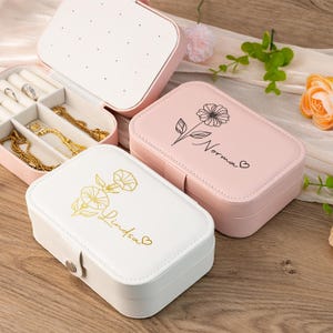 Birth Flower Jewelry Box, Leather Jewelry Box with Name,Personalised Bridesmaid Jewelry Case,Birthday Gift for Women,Bachelorette Party Gift