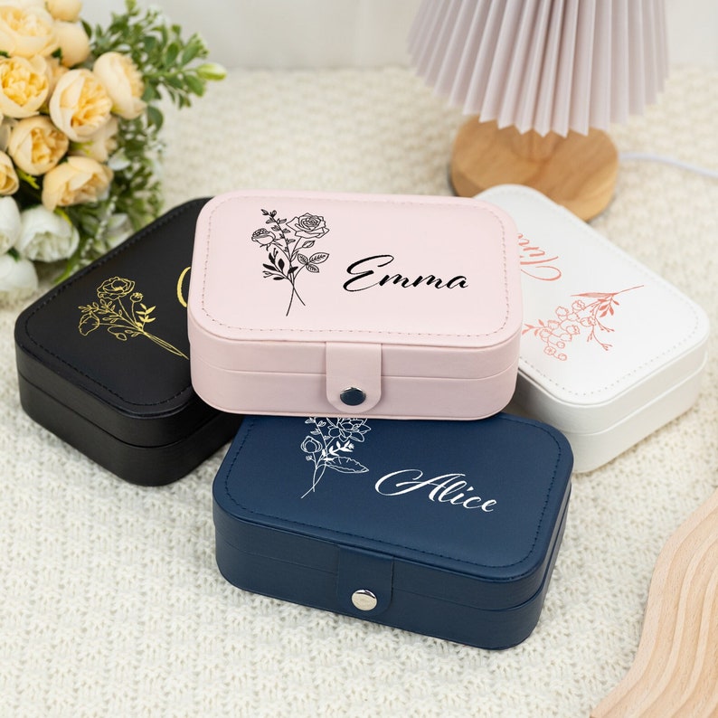 Caja de joyería de flores de nacimiento personalizada, caja de joyería de viaje de cuero para mujeres, caja de joyería personalizada para mamá, regalo de cumpleaños para ella, regalo de dama de honor imagen 2