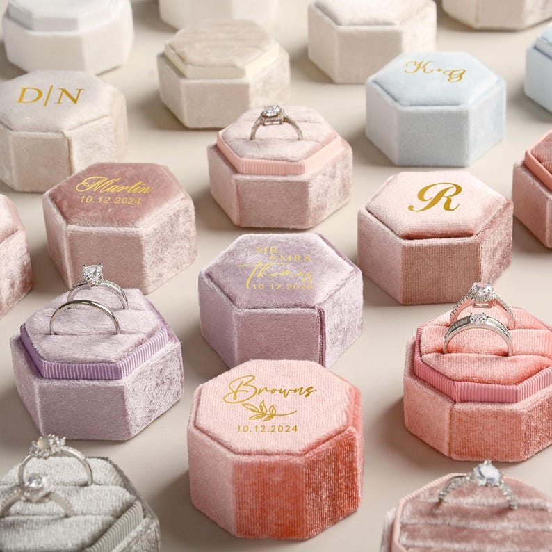 Scatola per fedi nuziali personalizzata, scatola per fedi in velluto per fidanzamento, portafedi per proposta di matrimonio, portafedi nuziali, regalo di nozze per cerimonia immagine 2