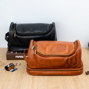 Sac de toilette personnalisé pour hommes, sac de lavage Groomsman, kit de rasage en cuir, meilleur cadeau pour hommes, sac de toilette de voyage, cadeau d’anniversaire pour lui/mari