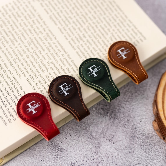 Segnalibro Magnetico Personalizzato In Pelle - Con Fiore Del Mese Di Nascita E Nome, Regalo Elegante Per Lettori