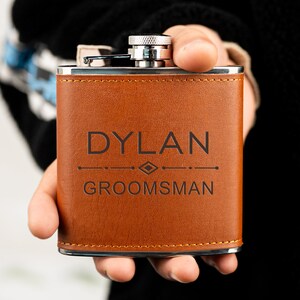 Frasco de cuero personalizado, frasco de padrinos personalizado, frasco de cadera grabado, frasco monograma, frasco para hombres, regalo de padrino, regalo para él
