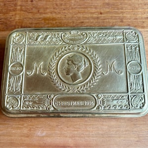 WWI Princess Mary Christmas Tin 1914 Gift to British Troops Antique WW1 Military Collectible Military collectibles War memorabilia.