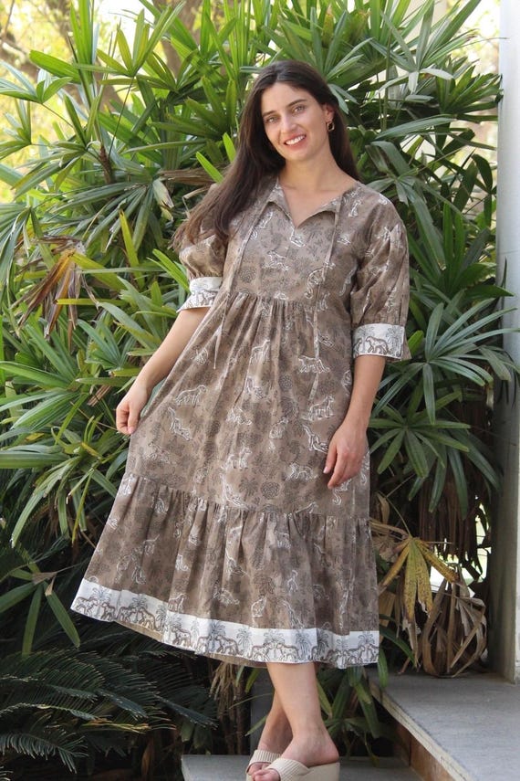 dirndl midi dress Bavarian Edition Black Gold Midi Dirndl Dress – Dirndl Delights