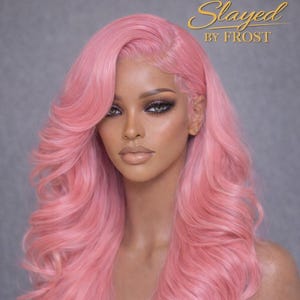 Peluca de cabello humano rosa claro con ondas corporales / Encaje HD, pre-depilada, sin pegamento, línea de cabello natural imagen 1