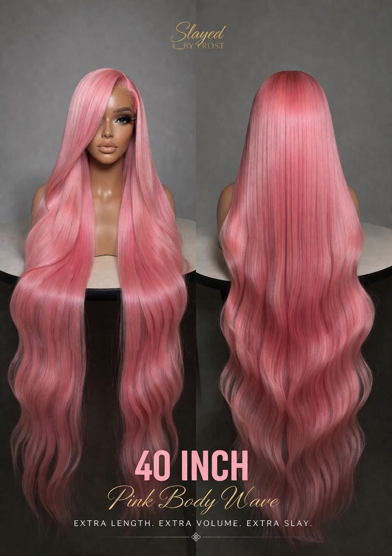 Puede incluir: Se muestra una peluca rosa larga y ondulada, de aproximadamente 102 cm de largo. La peluca tiene una raya a un lado y est&aacute; peinada con ondas voluminosas. El texto "40 INCH Pink Body Wave" es visible.