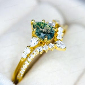 Unique Pear Cut Moss Agate Engagement Ring Set Gold Handmade Ring Cubic Zirconia Wedding Ring Set Green Agate Natural Inspired Bridal Set