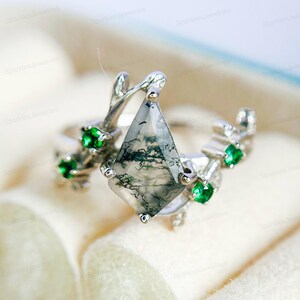 Kite Green Moss Agate Ring Leaf twig branch Ring, Green Round Stones engagement ring 14k rose Gold ring for women unique bridal wedding Ring