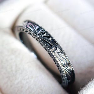 Anello vintage in filigrana • Anello nuziale in argento in stile antico • Anello impilabile con incisione Boho • Anello floreale gotico per lui o per lei