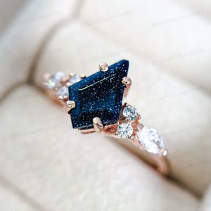 Anillo de arenisca azul cometa: anillo de compromiso vintage de oro rosa