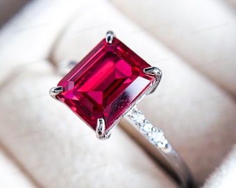 Elegante anillo de rubí de laboratorio con corte esmeralda / Anillo de compromiso con piedra preciosa roja intensa / Banda brillante de plata esterlina