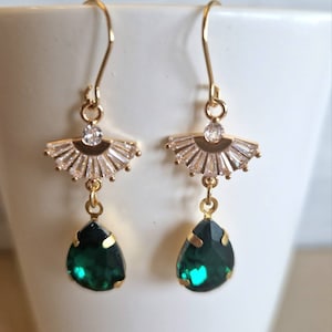 Bridesmaids Earrings, Emerald Green Earrings Art Deco color, Bridal gold earrings, Wedding, Boho, Flower, Girls Gifts, Emerald Jewelery