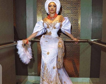 Afrikanisches Paar traditionelles Outfit, George Kleid, luxuriöses George Kleid, Spitzenstil, Kleid mit Schleppe, Igbo Braut, Igbo traditionelle Hochzeit