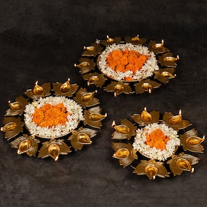 Oszałamiający Lotus Diya Urli