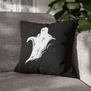 Minimalist Ghost Pillow Cover – Black and White Halloween Throw Pillow for Spooky Home Decor, Creepy Cute Cushion Case, 16x16 18x18 20x20