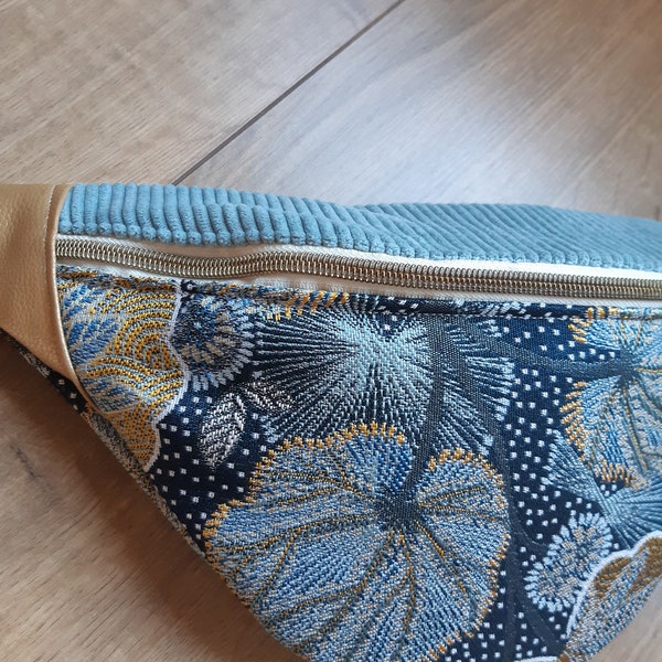 Sac banane broderie francaise bleu à motifs fleuris et or