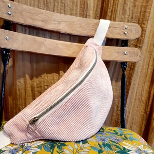 Sac banane velours côtelé vieux rose et finitions dorées