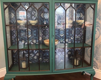 Beautifully refurbished vintage display cabinet