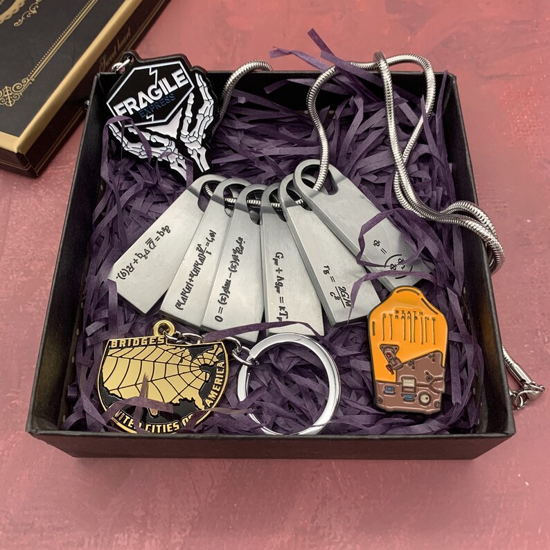 Game Death Stranding Jewelry Set Q-Pid Necklace Equation Dog Tags Sam Porter Bridges Keychain Pins Dream Catcher Pendant Men Gift Set A