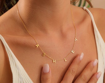 Oak&Luna ? パーソナライズされたINEZ イニシャルネックレス 最大8個のイニシャル/ダイヤモンドあり/なし ? シルバー、ゴールドメッキ、 イネス イニシャル ネックレス | オーク アンド ルナ | 925 シルバー