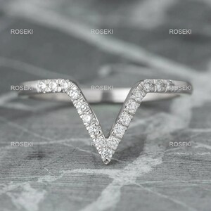 moissanite Chevron V Ring/14k White gold Round Cut Diamond wedding band/Antique vintage Chevron V Ring/Dainty matching band/Anniversary Gift